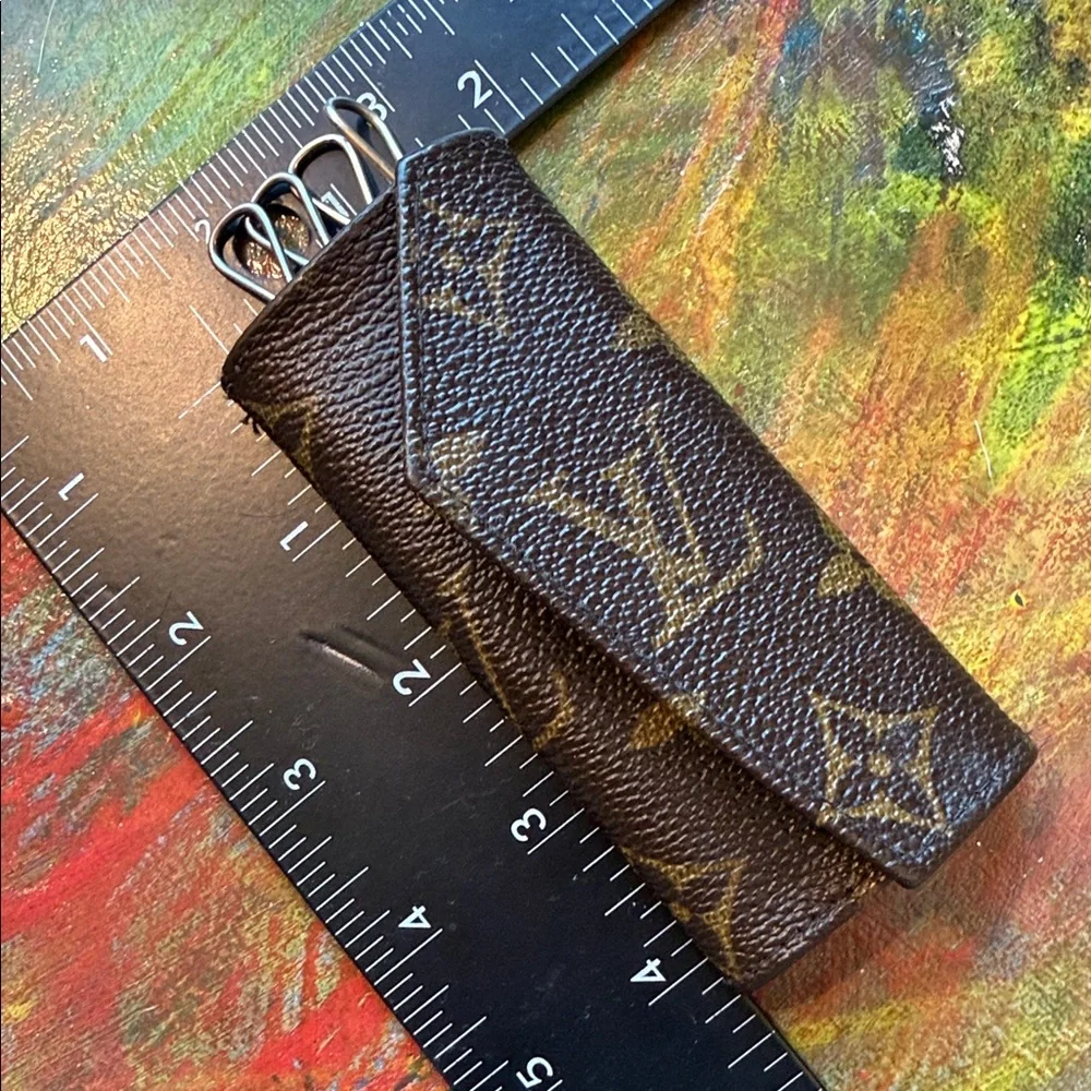 Louis Vuitton Amiet Monogram Signature Design LV Logo 4 Key Holder Antique EUC